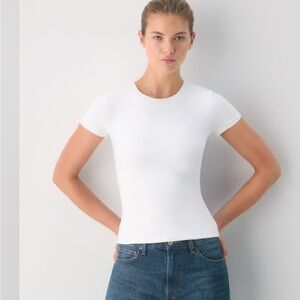 aritzia contour white tshirt size xs